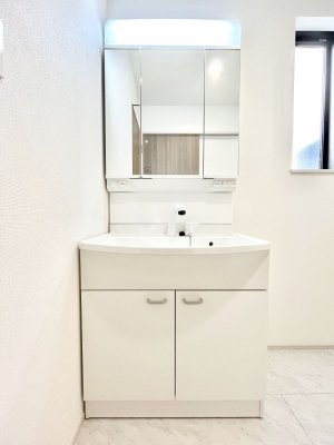 ���ʑ�E���ʏ��@�����`Dressing Room�`�@�Â��Ȃ肪���Ȑ��ʏ�����������ƍ̌��Ɗ��C���\�Ȃ̂ŋC�����悭���g�������܂��B�O�ʋ��^�C�v�̐��ʑ�͋������[�ŎU�炩�肪���Ȑ��ʏ����X�b�L����