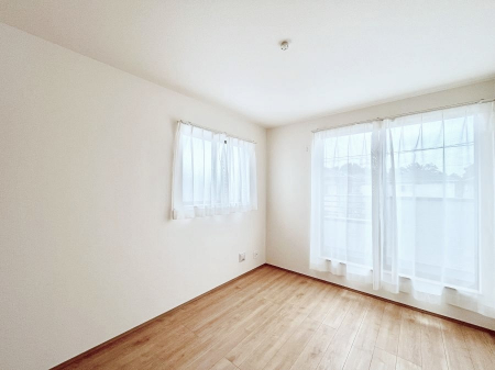 �Q���@������A�������`Bed Room�`�@2�ʍ̌����m�ۂ������邢�����́A���ʂ����ǂ��A��ϋ��S�n�̗ǂ���ԂƂȂ��Ă���܂��B�u�₩�ȕ��������ċN���钩�́A���K�����̎n�܂�ɁI�������肪�ƂĂ��ǂ��Z�܂���