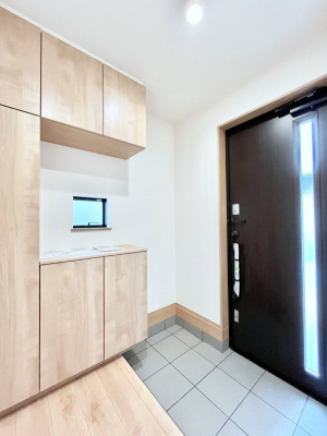 ���ց@������A�������`Entrance�`�@�Ƃ̒��ł��q�l���}����ŏ��̏ꏊ�ł��錺�ւ́A�Ƃ̈�ۂ��̂��̂ł��I�L�x�Ȍ��֎��[�ŁA����Y��ɕۂ��Ƃ��o���܂��􌺊ւɂ͂����Ղ���[�̉��ʔ��������I