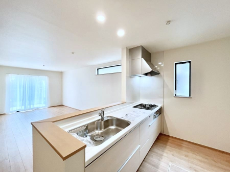 �L�b�`���@������A�������`Kitchen�`�@���R�������鑋�̂���L�b�`���������g���ꏊ�����炱���A�g��������l�����܂����B�������Ƃ����L�b�`���R�[�i�[�͎����L���Ȏd�オ��ƂȂ��Ă���܂��B