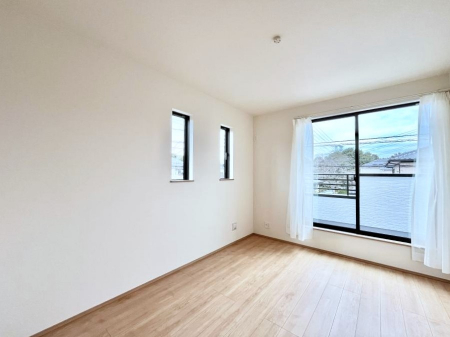 ���̑����ρ@������B�������`Bed Room�`�@�}���V�����ƈႢ�������������̂��ˌ��Ẵ����b�g�ł��B���Ƒ������������ƂŎ苷�Ɋ����Ă����Z�܂����ˌ��Ăł͊e�����v���C�o�V�[��ۂ��Ƃ��ł��܂��B