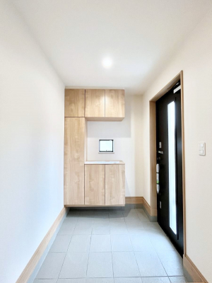 ���ց@������B�������`Entrance�`�@�Ƃ̒��ł��q�l���}����ŏ��̏ꏊ�ł��錺�ւ́A�Ƃ̈�ۂ��̂��̂ł��I�L�x�Ȍ��֎��[�ŁA����Y��ɕۂ��Ƃ��o���܂��􌺊ւɂ͂����Ղ���[�̉��ʔ��������I