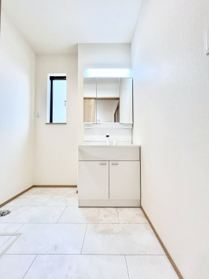 ���ʑ�E���ʏ��@������B�������`Dressing Room�`�@�Â��Ȃ肪���Ȑ��ʏ�����������ƍ̌��Ɗ��C���\�Ȃ̂ŋC�����悭���g�������܂��B�O�ʋ��^�C�v�̐��ʑ�͋������[�ŎU�炩�肪���Ȑ��ʏ����X�b�L����