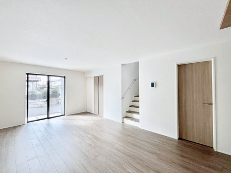 ���r���O�@�������P�������`Living�`�@���r���O�ɊK�i�̂���Ԏ��ł���Ƒ��̃R�~���j�P�[�V�������X���[�Y�Ɏ��܂��ˁ��Ƃ肠���炵�ƐS�n�悢�Z�����a���ґ�Ȏ��Ԃ����Ƒ��݂�Ȃł��߂����������B