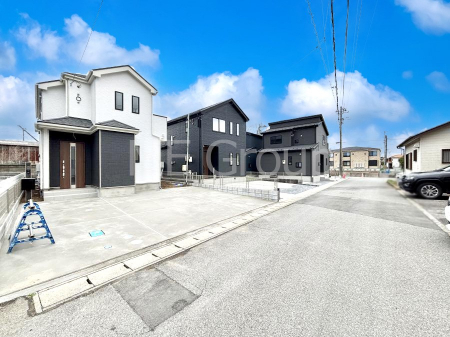 ���n�O�ώʐ^�@�O�ρ`Exterior�`�@�O�ʓ��H�F�� 4m �����@�O�ʓ��H�͊ՐÂȏZ��n���͂���Ԓʂ�̏��Ȃ����H�B���Ԃ̏o��������炭�炭�ł��I���s���_�E���n���w�̂���]�́A���C�y�ɂ��₢���킹���������I