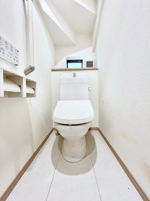 �g�C���@������A�������`Toilet�`�@�Y��E�X�b�L���E���K�ȃE�H�V�����b�g�t�g�C���ł��낰���Ԃł��B�̌������薾�邭�A���K��ԂƂȂ��Ă���܂��������g���ꏊ�����炱���̔z���ł��I