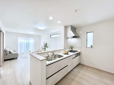 �L�b�`���@������A�������`Kitchen�`�@���R�������鑋�̂���L�b�`���������g���ꏊ�����炱���A�g��������l�����܂����B�������Ƃ����L�b�`���R�[�i�[�͎����L���Ȏd�オ��ƂȂ��Ă���܂��B