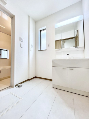 ���̑��@������B�������`Dressing Room�`�@�Â��Ȃ肪���Ȑ��ʏ�����������ƍ̌��Ɗ��C���\�Ȃ̂ŋC�����悭���g�������܂��B�O�ʋ��^�C�v�̐��ʑ�͋������[�ŎU�炩�肪���Ȑ��ʏ����X�b�L����