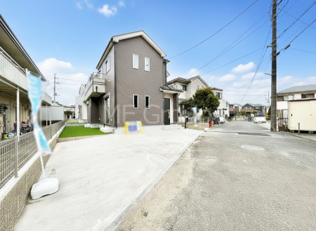 ���n�O�ώʐ^�@�O�ρ`Exterior�`�@�O�ʓ��H�F�k�� 4.93m �����@�O�ʓ��H�͊ՐÂȏZ��n���͂���Ԓʂ�̏��Ȃ����H�B���Ԃ̏o��������炭�炭�ł��I���s���_�E���n���w�̂���]�́A���C�y�ɂ��₢���킹���������I