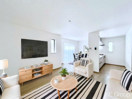 ���r���O�@������B�������`Living�`�@�Ƒ��̉�b��Ί炪�s���������r���O�ł��B�傫�ȃ\�t�@��_�C�j���O�e�[�u���ł������H���������肭�났�����􂻂�Ȗ������������Ԃł��I���Ƌ��CG�ł�