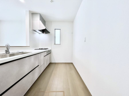 �L�b�`���@������B�������`Kitchen�`�@���R�������鑋�̂���L�b�`���������g���ꏊ�����炱���A�g��������l�����܂����B�������Ƃ����L�b�`���R�[�i�[�͎����L���Ȏd�オ��ƂȂ��Ă���܂��B