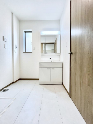 ���ʑ�E���ʏ��@������B�������`Dressing Room�`�@���邭����������p�E�_�[���[���B�����g���ꏊ�����炱���A���K�ȋ�ԂƂȂ��Ă���܂��B�V�����v�[�h���b�T�[���̗p���Ă���܂��̂ŁA���V��������y�ɏo���܂��B