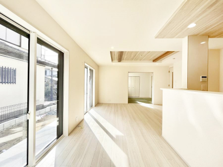 ���̑����ρ@�����`Living�`�@�����ɂ݂͂�Ȃ��W���A�H���Ɗy������b���n�܂�B�b�ɖ����ɂȂ肷���āA��������Y��锼�߂��ɂȂ��Ă��܂��B����ȑ��̊Ԃ̍K�������������Ă����ꏊ�ł��肽���B