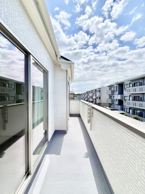 �o���R�j�[�@�����`Balcony�`  �o���R�j�[�͉������z���������݁A���z�c����󕨂��C�����悭�������Ƃ��ł��܂��B  �g���₷���J���I�ȃo���R�j�[�ł����z�����������Ղ�~�蒍���A�o���R�j�[�t���Z�܂��B  