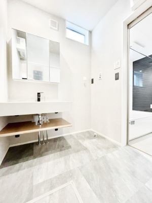 ���̑��@�����`Dressing Room�`�@�Â��Ȃ肪���Ȑ��ʏ�����������ƍ̌��Ɗ��C���\�Ȃ̂ŋC�����悭���g�������܂��B�O�ʋ��^�C�v�̐��ʑ�͋������[�ŎU�炩�肪���Ȑ��ʏ����X�b�L����