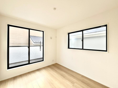 ���̑����ρ@�����`Bed Room�`�@2�ʍ̌����m�ۂ������邢�����́A���ʂ����ǂ��A��ϋ��S�n�̗ǂ���ԂƂȂ��Ă���܂��B�u�₩�ȕ��������ċN���钩�́A���K�����̎n�܂�ɁI���������ʕ����ƂĂ��ǂ��Z�܂���