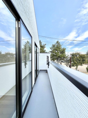 �o���R�j�[�@�����`Balcony�`  �o���R�j�[�͉������z���������݁A���z�c����󕨂��C�����悭�������Ƃ��ł��܂��B  �g���₷���J���I�ȃo���R�j�[�ł����z�����������Ղ�~�蒍���A�o���R�j�[�t���Z�܂��B  