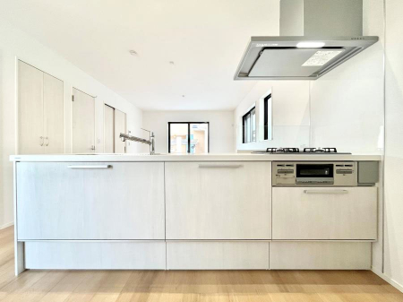 �L�b�`���@�����`Kitchen�`  ���r���O�����n����J�E���^�[�L�b�`���B  ���������Ȃ���Ƒ��ƃR�~���j�P�[�V�������Ƃ�邾���łȂ��A�傫�ȊJ���������邱�Ƃ��ł��܂��B  ���q�l�̐����������邱�Ƃ��ł��܂��ˁI