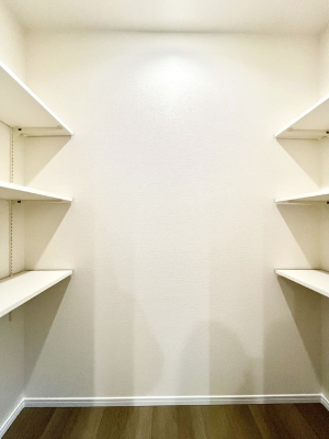 ���̑����ρ@�ݔ���B�������L�b�`���ɂ̓p���g���[�I�H�ނ̃X�g�b�N�͂������A���p�i�̎��[�Ȃǎg�����͂��낢��I