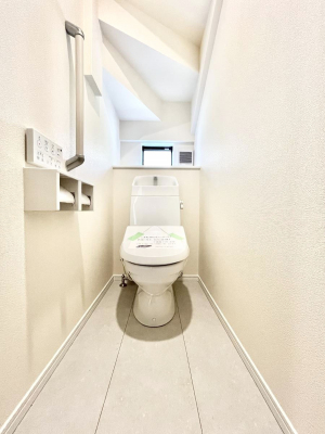 �g�C���@�����`��A������Toilet�`�@�������̂��鐅����g�C���̓E�H�V�����b�g�t���ł����g�C���͖����g�킴��𓾂Ȃ����́B����������ۂ������ł��ˁB�g�C����2��������̂Œ��̍��G���ɕ֗��ł��I