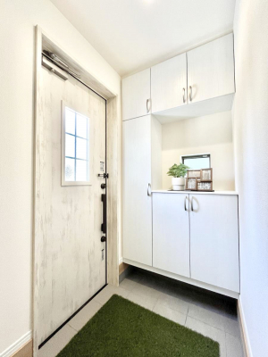 ���ց@������B�������`Entrance�`�@�Ƃ̒��ł��q�l���}����ŏ��̏ꏊ�ł��錺�ւ́A�Ƃ̈�ۂ��̂��̂ł��I�L�x�Ȍ��֎��[�ŁA����Y��ɕۂ��Ƃ��o���܂��􌺊ւɂ͂����Ղ���[�̉��ʔ��������I
