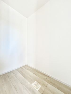 ���̑��@�G�ߕi���̕i�Ȃǂ����Ղ���[�o����E�H�[�N�C���N���[�[�b�g�t���ł��B