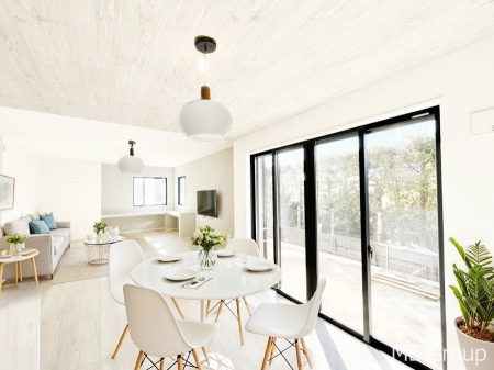 ���r���O�@���邢�z�������荞�ރ��r���O�͉Ƒ��݂�Ȃ̌e���̋�Ԃł��@���Ƌ��CG�ł�