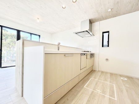 �L�b�`���@���Ƒ��̉�b�e�ޑΖʃL�b�`���B���������̃p�p�}�}�����Ƒ��Ɖ߂������Ԃ����������I