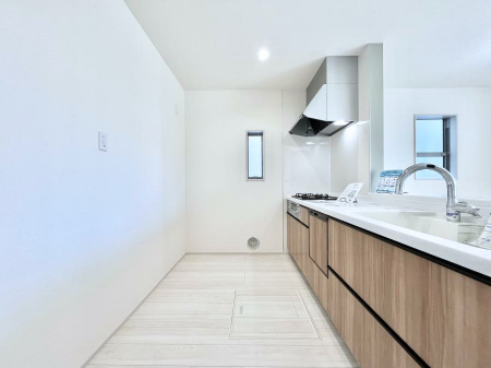 �L�b�`���@�u�₩�ȕ����ʂ蔲����L�b�`���B��������̂Ŗ��邭���C�ɂ��𗧂��܂��B