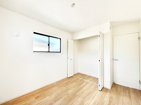 �Q���@�����`Bed Room�`�@�������������̂��ˌ��Ẵ����b�g�ł��B���Ƒ������������ƂŎ苷�Ɋ����Ă����Z�܂����ˌ��Ăł͊e�����v���C�o�V�[��ۂ��Ƃ��ł��܂��B�Z�܂��ɂ�Ƃ肪���܂�S�������b�N�X�ł��܂���