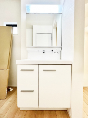 ���ʑ�E���ʏ��@�����`Dressing Room�`  ����������F�����œ��ꂳ��Ă���ƁA�X�b�L���Ɛ�������ۂ������܂��B  ���̗��ɂ͂����Ղ�Ǝ��[�X�y�[�X��W�������I  �����́A�V���v�����@�\�����d�����āB