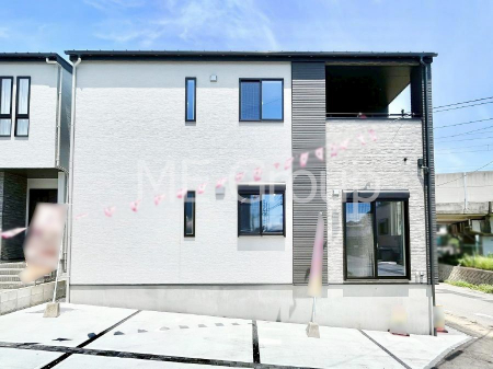 ���n�O�ώʐ^�@�O�ρ`Exterior�`�@��s���œ���̃X���[���C�t���΂Ɉ͂܂ꂽ�y�n�͓s��̌�����Y���ꂻ���B�l�G��ʂ��Ď��R�ƐG�ꍇ����X�|�b�g�����ӂɂ͐��肾������I�Z�݂����Ȃ�ƁB��炵�������B