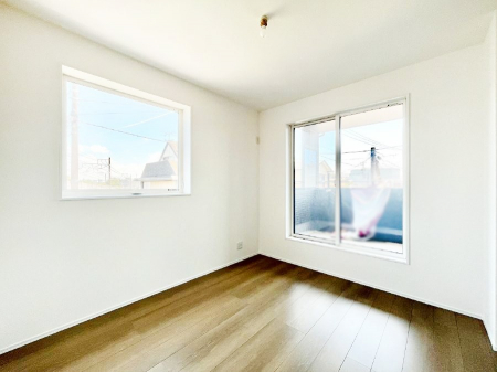 �Q���@�����`Bed Room�`�@2�ʍ̌����m�ۂ������邢�����́A���ʂ����ǂ��A��ϋ��S�n�̗ǂ���ԂƂȂ��Ă���܂��B�u�₩�ȕ��������ċN���钩�́A���K�����̎n�܂�ɁI���������ʕ����ƂĂ��ǂ��Z�܂���