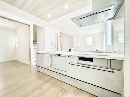 �L�b�`���@�����`Kitchen�`  ���r���O�����n����J�E���^�[�L�b�`���B  ���������Ȃ���Ƒ��ƃR�~���j�P�[�V�������Ƃ�邾���łȂ��A�傫�ȊJ���������邱�Ƃ��ł��܂��B  ���q�l�̐����������邱�Ƃ��ł��܂��ˁI