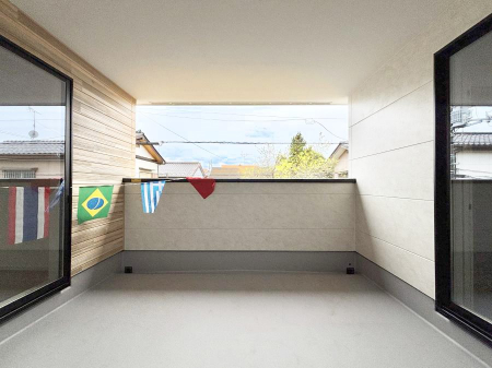 �o���R�j�[�@�����`Balcony�`�@�C���i�[�o���R�j�[�͐��󕨂������X�y�[�X�Ƃ��ċ}�ȉJ�Ő��󕨂��G��Ă��܂��̂�h���ł���܂����`�F�A�ł��낢����A�Ăɂ͎�����C�ɂ����r�j�[���v�[�����y���߂܂��ˁ�