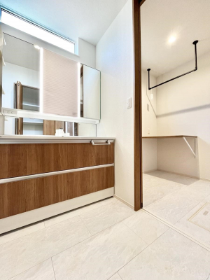 ���̑��@���ʏ��͂�Ƃ�̂���X�y�[�X�ŁA�g�x�x�������̃X�L���P�A���S�ɗ]�T�������Ăł������ł��B