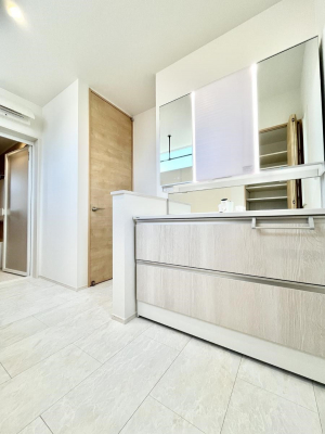 ���̑��@���ʏ��͂�Ƃ�̂���X�y�[�X�ŁA�g�x�x�������̃X�L���P�A���S�ɗ]�T�������Ăł������ł��B