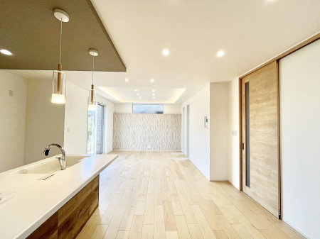 ���̑����ρ@�Ƒ��̏Ί炪���R�Ɛ��܂�Ă���A����ȕ��͋C�̃_�C�j���O�Ɏd�オ���Ă��܂�