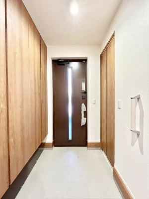 ���ց@�K���X�X���b�g�̓��������փh�A�������Ɍ���͂��Ă���܂�