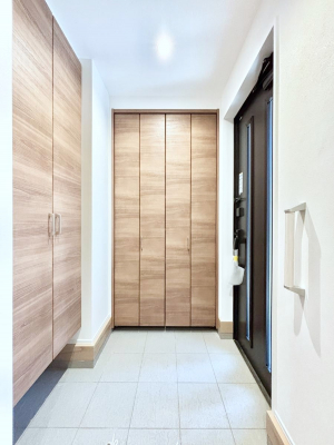 ���ց@������1�������`Entrance�`�@�Ƃ̒��ł��q�l���}����ŏ��̏ꏊ�ł��錺�ւ́A�Ƃ̈�ۂ��̂��̂ł��I�L�x�Ȍ��֎��[�ŁA����Y��ɕۂ��Ƃ��o���܂��􌺊ւɂ͂����Ղ���[�̉��ʔ��������I