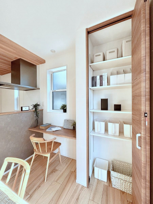 ���̑����ρ@���r���O���[�B�����Ɏ��[������ƕ����W�܂�LDK���X�b�L���Еt�������ł��ˁB  