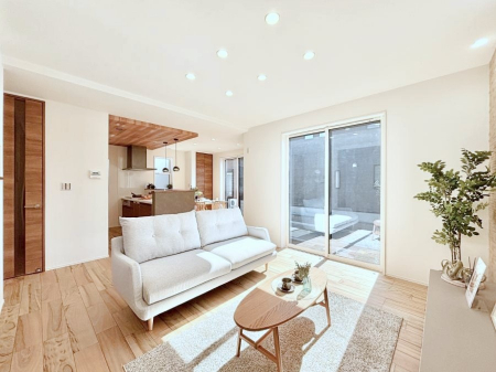 ���r���O�@������1�������`Living�`�@�����ɂ݂͂�Ȃ��W���A�H���Ɗy������b���n�܂�B�b�ɖ����ɂȂ肷���āA��������Y��锼�߂��ɂȂ��Ă��܂��B����ȑ��̊Ԃ̍K�������������Ă����ꏊ�ł��肽���B