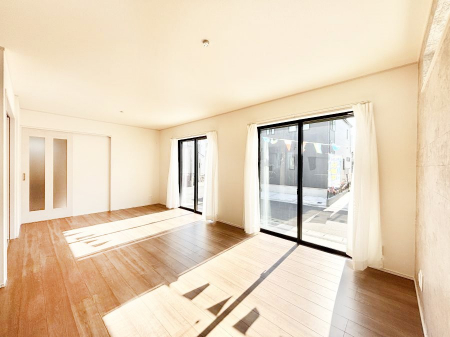 ���̑����ρ@�Ƒ��̏Ί炪���R�Ɛ��܂�Ă���A����ȕ��͋C�̃_�C�j���O�Ɏd�オ���Ă��܂� 