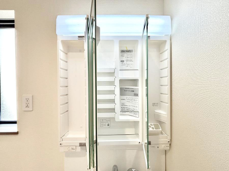 ���̑����ρ@�O�ʋ��̗��ɁA���ϕi��q���p�i�Ȃǂ����[�\�B���ʑ����������ƕۂ��܂��I