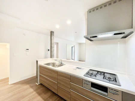 �L�b�`���@���r���O�ŗV�Ԃ��q�l�������Ȃ��炨�������ł���ΖʃL�b�`���B  