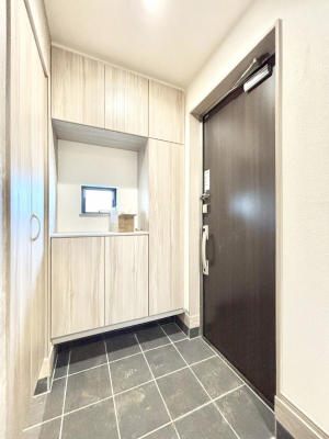 ���ց@������2-1�������`Entrance�`�@�Ƃ̒��ł��q�l���}����ŏ��̏ꏊ�ł��錺�ւ́A�Ƃ̈�ۂ��̂��̂ł��I�L�x�Ȍ��֎��[�ŁA����Y��ɕۂ��Ƃ��o���܂��􌺊ւɂ͂����Ղ���[�̉��ʔ��������I