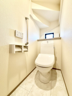 �g�C���@������2-1�������`Toilet�`�@�Y��E�X�b�L���E���K�ȃE�H�V�����b�g�t�g�C���ł��낰���Ԃł��B�̌������薾�邭�A���K��ԂƂȂ��Ă���܂��������g���ꏊ�����炱���̔z���ł��I