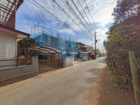 ���n�O�ώʐ^�@�`Exterior�`�@�O�ʓ��H�F�쐼 5.1m �����@�O�ʓ��H�͊ՐÂȏZ��n���͂���Ԓʂ�̏��Ȃ����H�B���Ԃ̏o��������炭�炭�ł��I���s���_�E���n���w�̂���]�́A���C�y�ɂ��₢���킹���������I