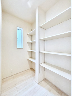 ���̑����ρ@�L�b�`���ɂ̓p���g���[�I�H�ނ̃X�g�b�N�͂������A���p�i�̎��[�Ȃǎg�����͂��낢��I