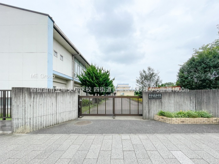 ���ӊ��@���w�Z 1600m �l�X���s���������w�Z